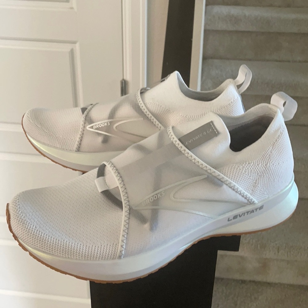 Brand new brooks shoes never been worn